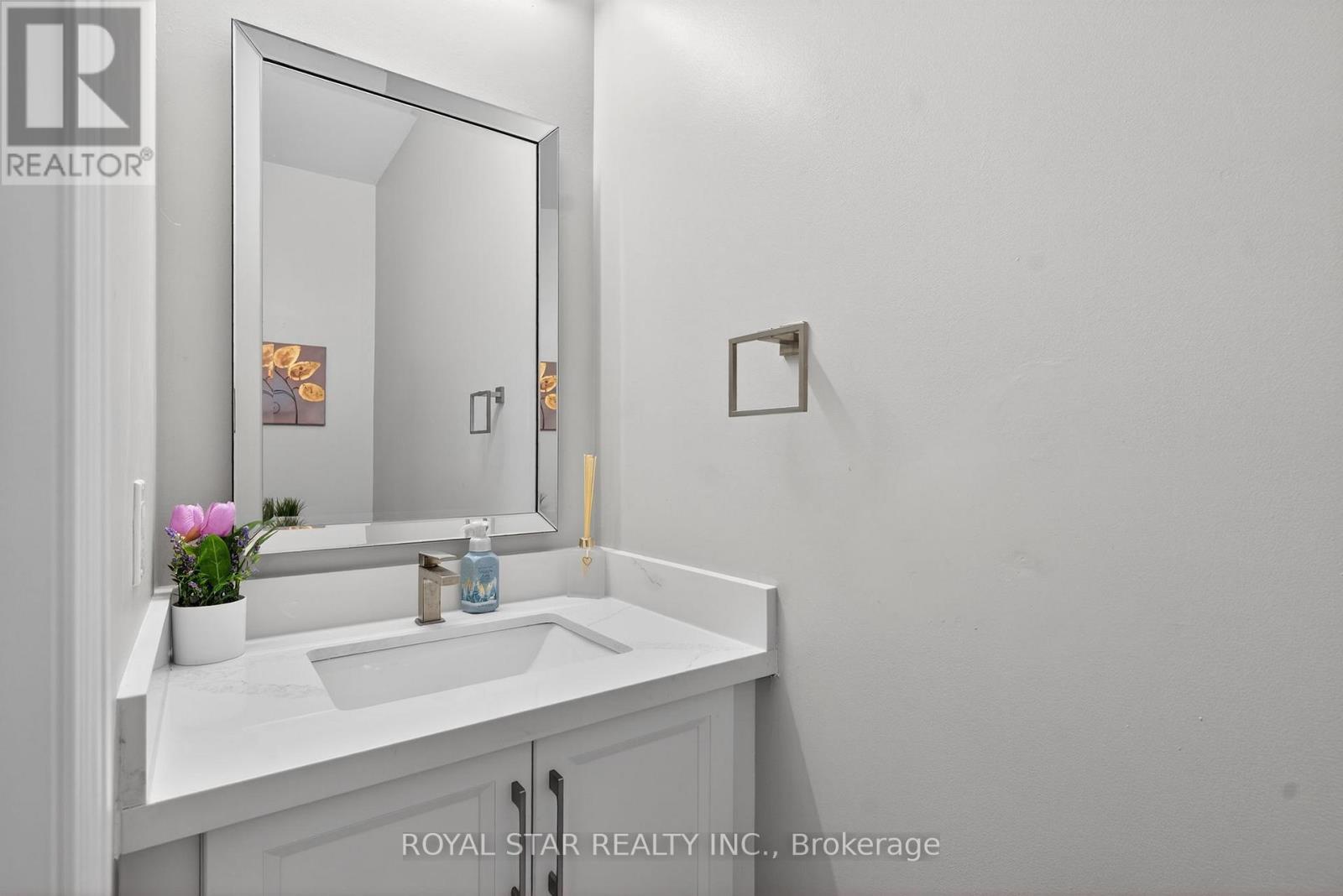 10 Solidarity Court, Brampton, Ontario  L6Y 0L5 - Photo 11 - W12903506