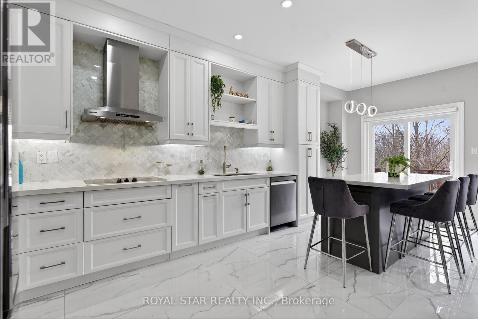 10 Solidarity Court, Brampton, Ontario  L6Y 0L5 - Photo 7 - W12903506