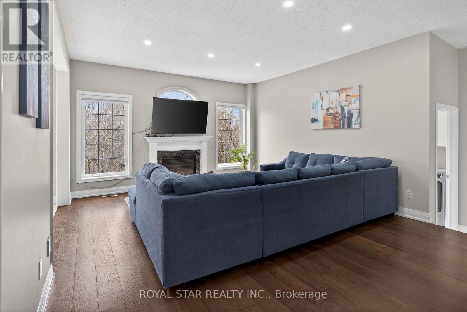 10 Solidarity Court, Brampton, Ontario  L6Y 0L5 - Photo 8 - W12903506