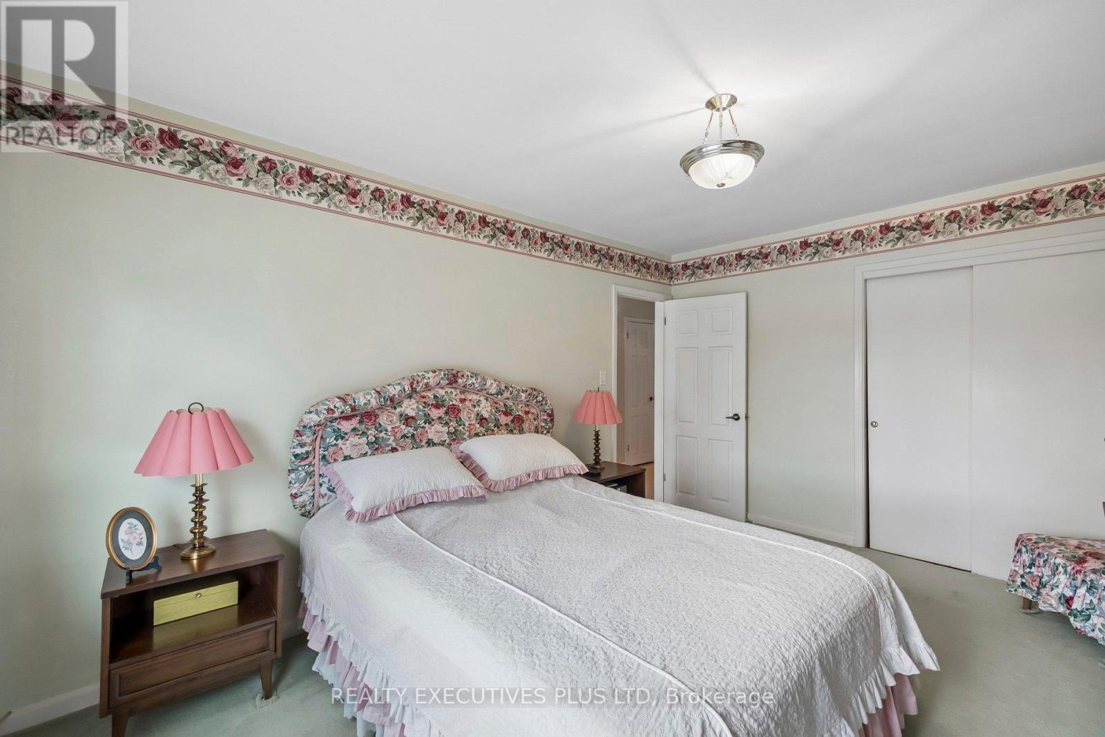 42 Bankfield Drive, Toronto, Ontario  M9V 2P8 - Photo 19 - W12903514