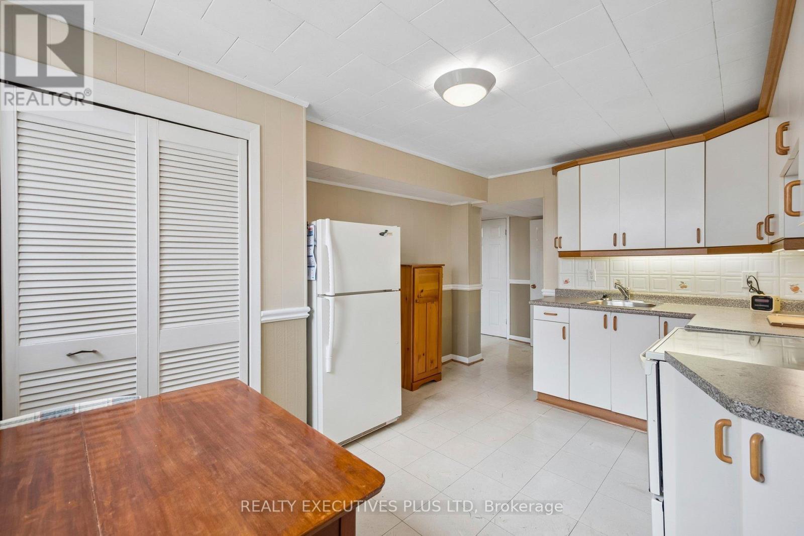 42 Bankfield Drive, Toronto, Ontario  M9V 2P8 - Photo 26 - W12903514