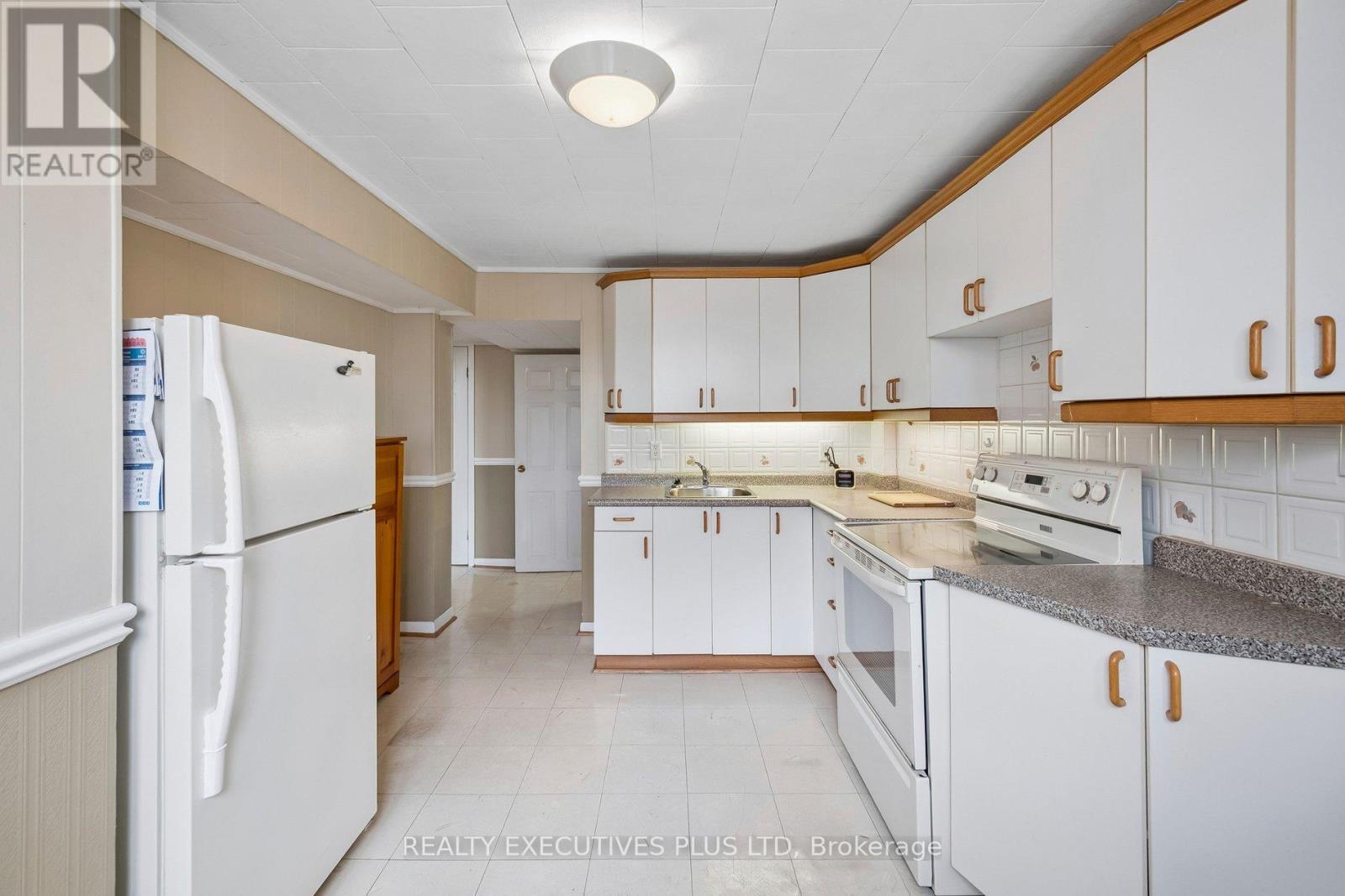 42 Bankfield Drive, Toronto, Ontario  M9V 2P8 - Photo 27 - W12903514