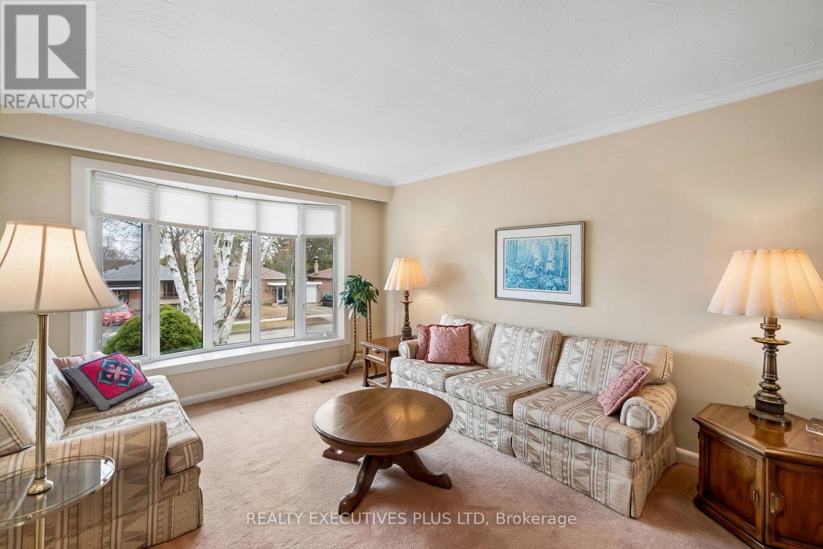 42 Bankfield Drive, Toronto, Ontario  M9V 2P8 - Photo 6 - W12903514