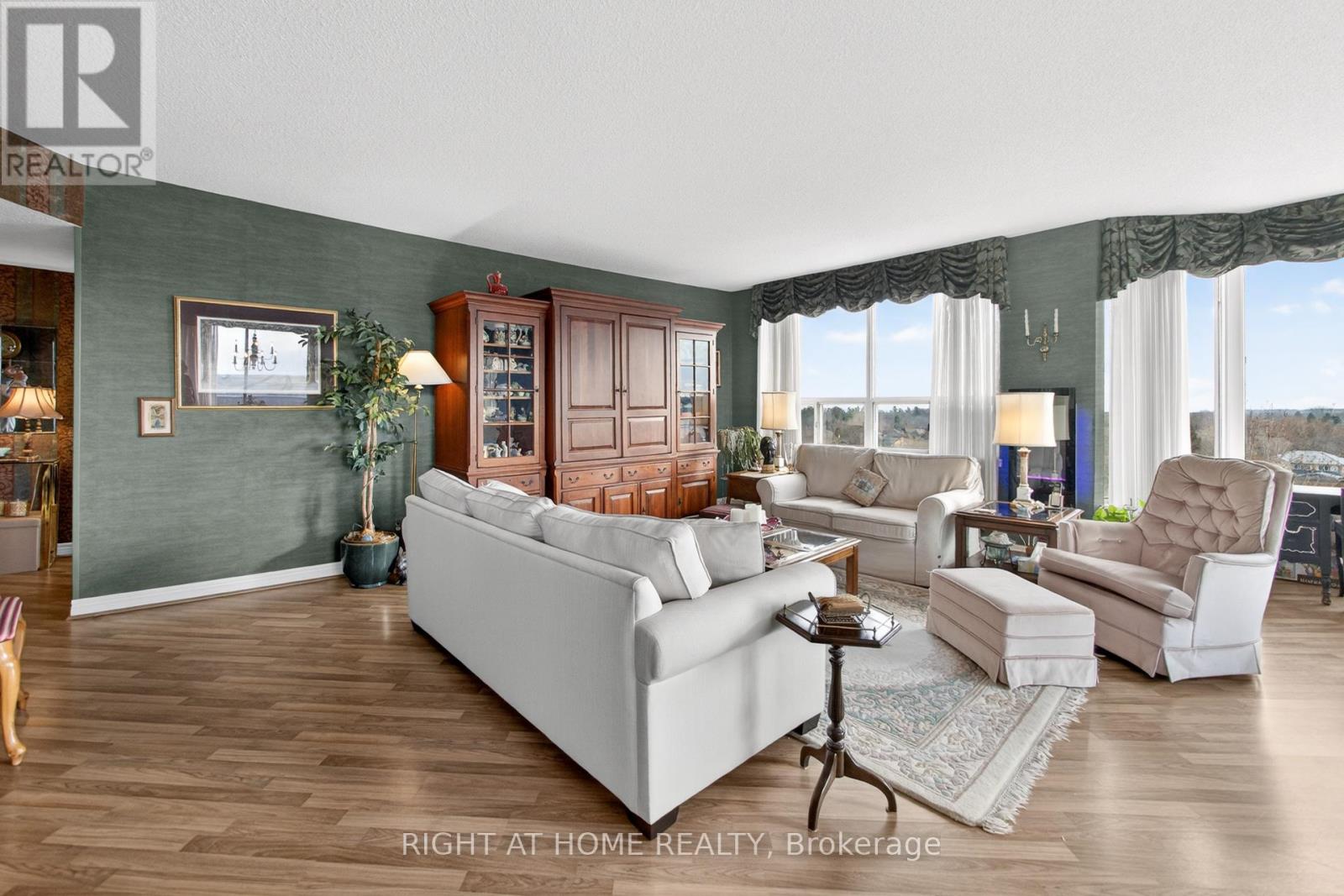 702 - 1901 Pilgrims Way, Oakville, Ontario  L6M 2W9 - Photo 10 - W12903538