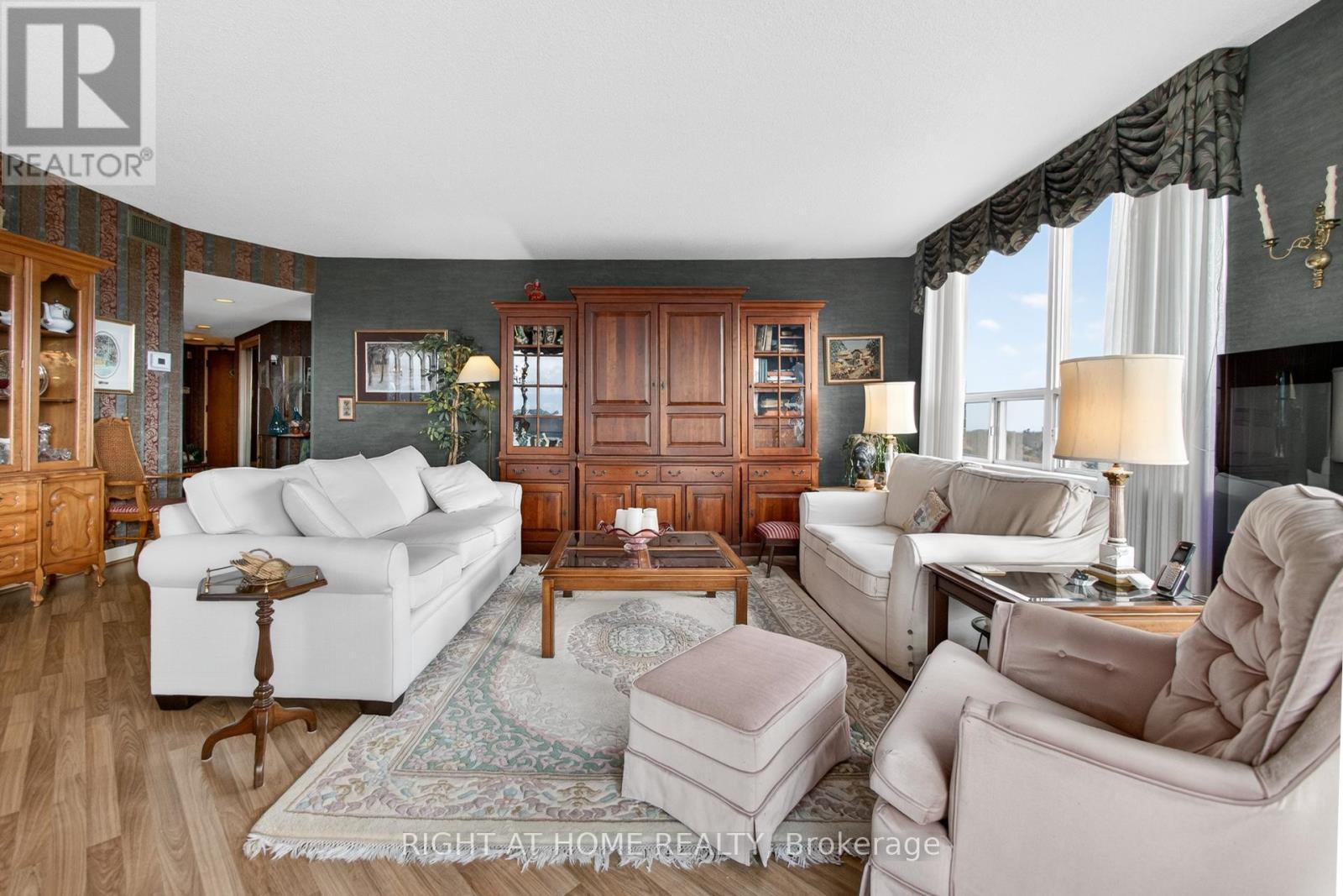 702 - 1901 Pilgrims Way, Oakville, Ontario  L6M 2W9 - Photo 12 - W12903538