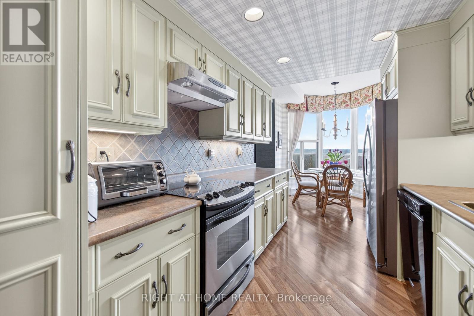 702 - 1901 Pilgrims Way, Oakville, Ontario  L6M 2W9 - Photo 20 - W12903538