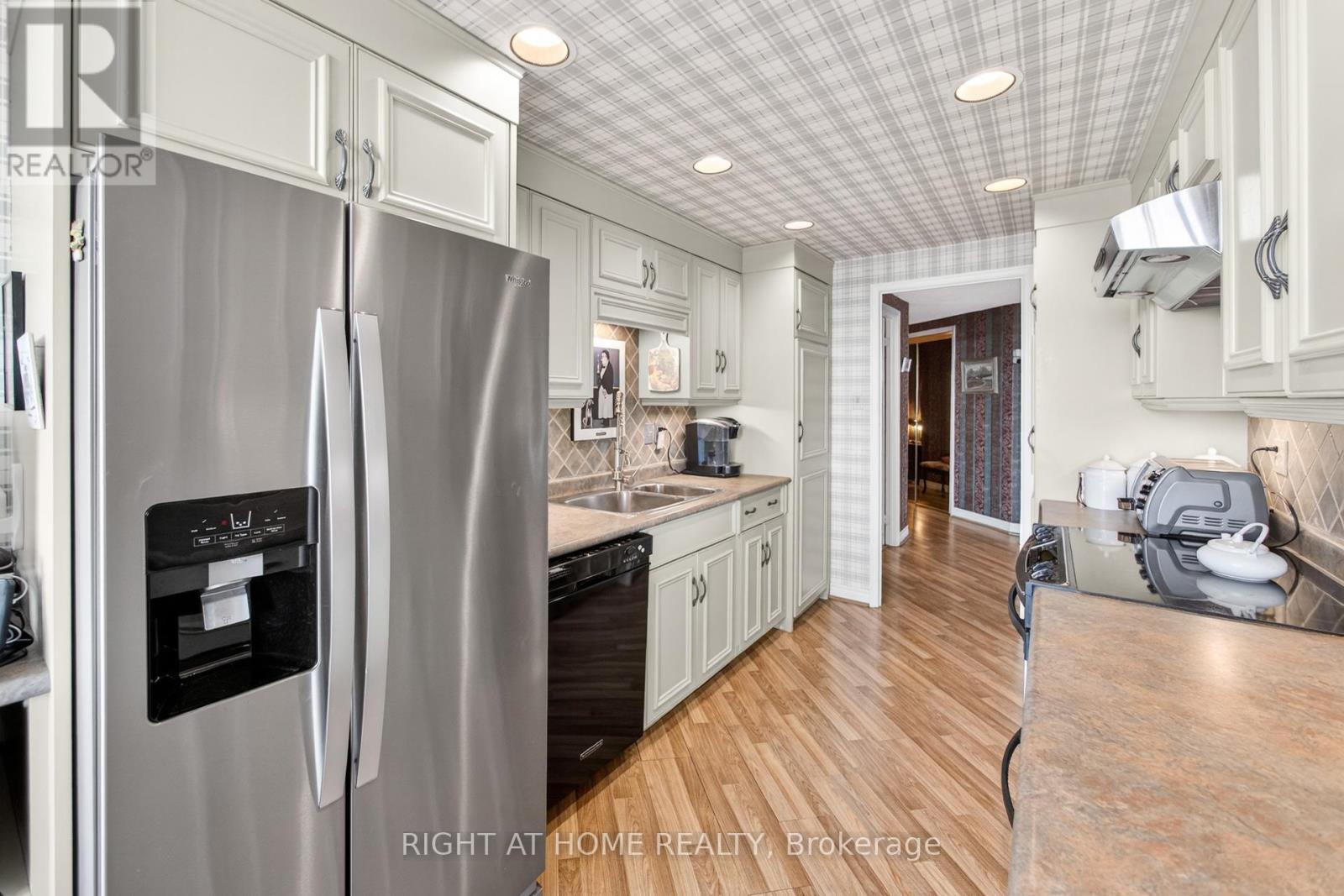 702 - 1901 Pilgrims Way, Oakville, Ontario  L6M 2W9 - Photo 21 - W12903538