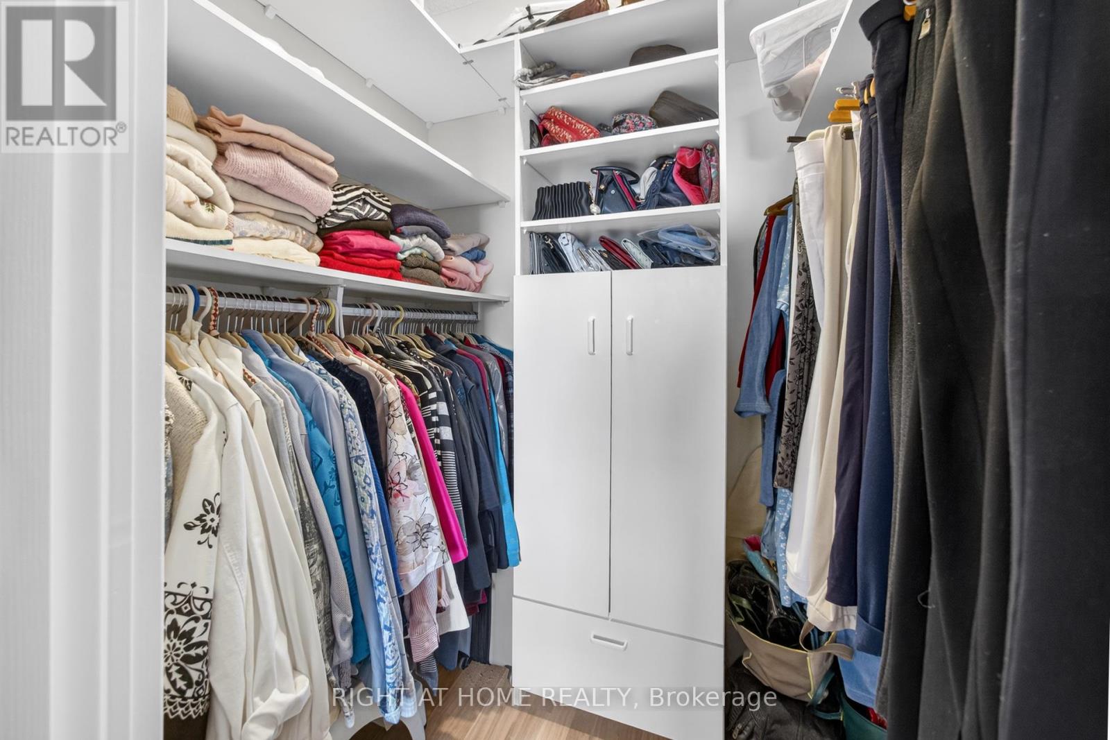 702 - 1901 Pilgrims Way, Oakville, Ontario  L6M 2W9 - Photo 28 - W12903538