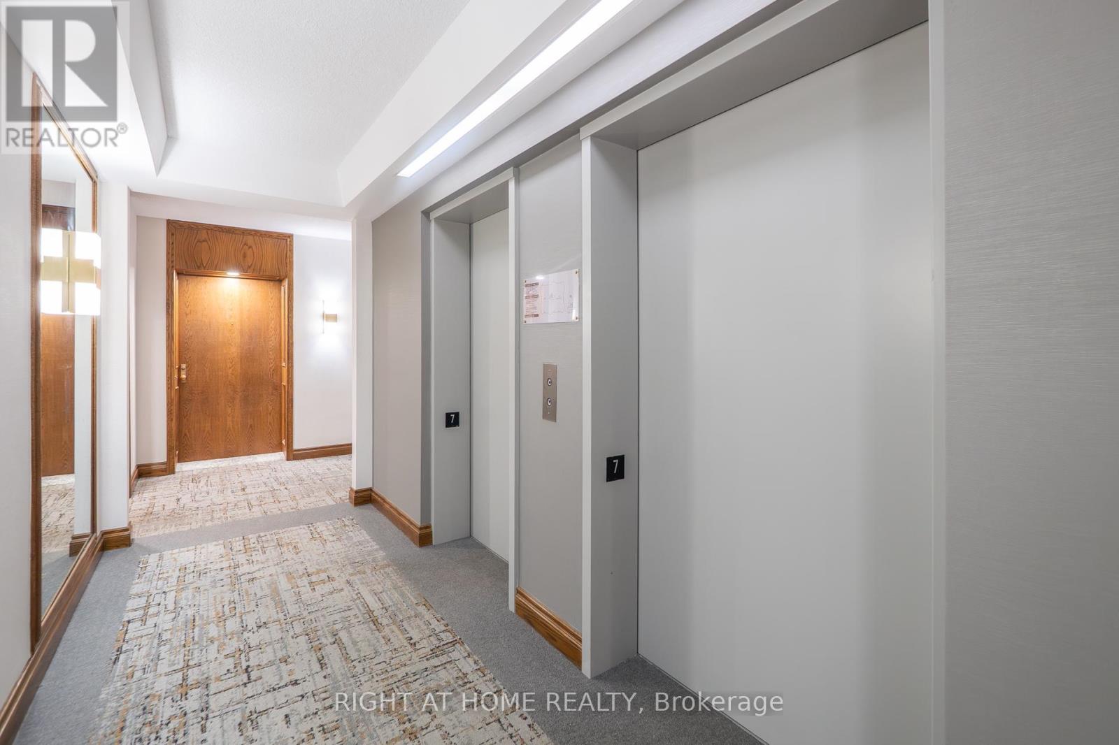 702 - 1901 Pilgrims Way, Oakville, Ontario  L6M 2W9 - Photo 4 - W12903538