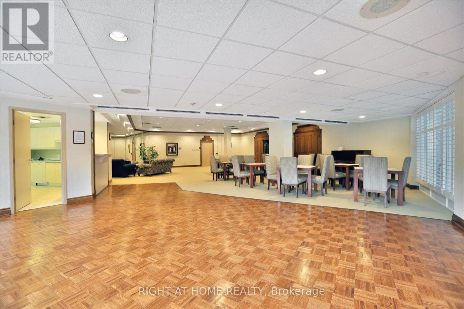 702 - 1901 Pilgrims Way, Oakville, Ontario  L6M 2W9 - Photo 40 - W12903538