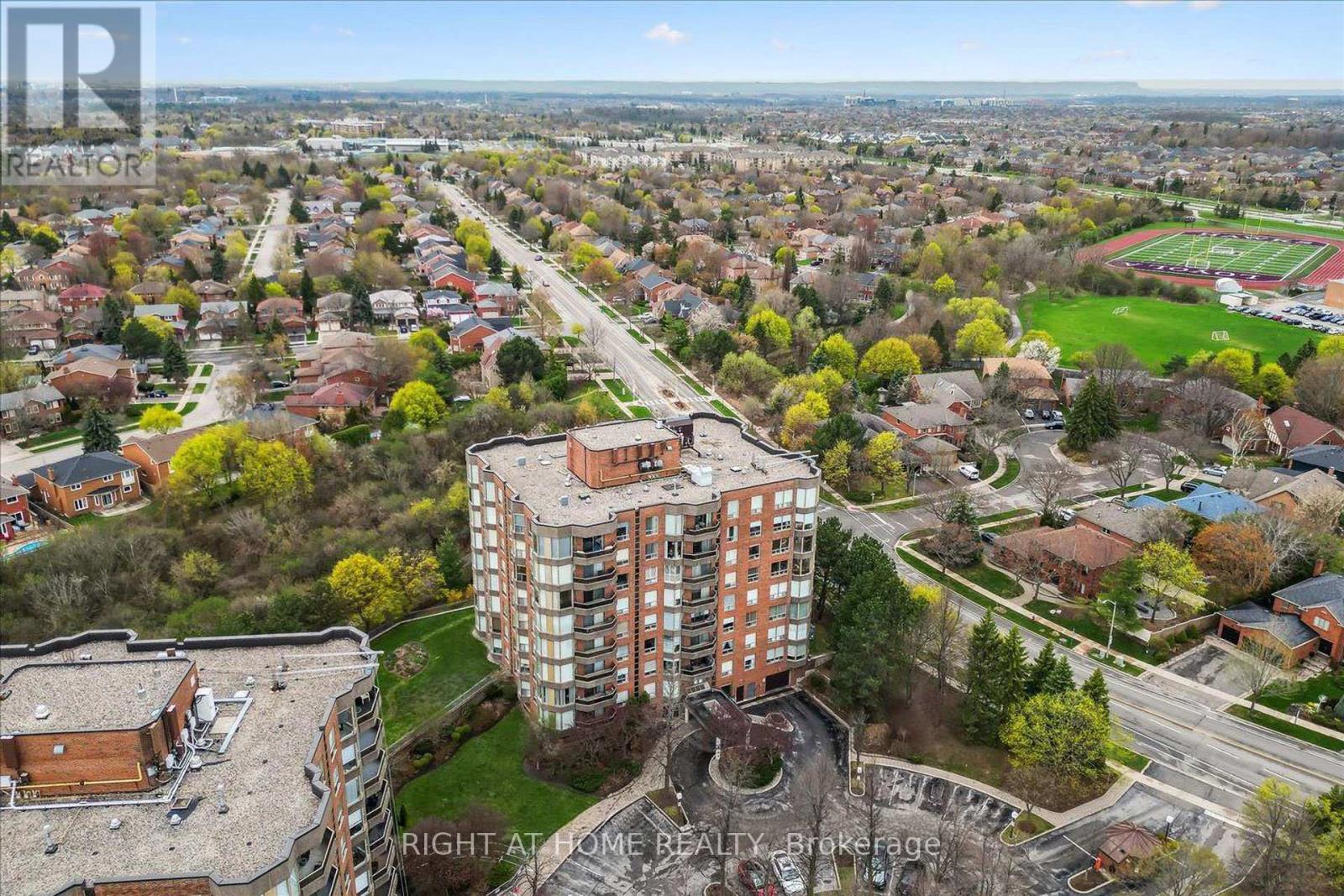 702 - 1901 Pilgrims Way, Oakville, Ontario  L6M 2W9 - Photo 48 - W12903538