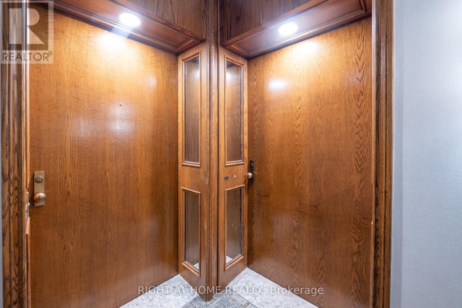 702 - 1901 Pilgrims Way, Oakville, Ontario  L6M 2W9 - Photo 5 - W12903538