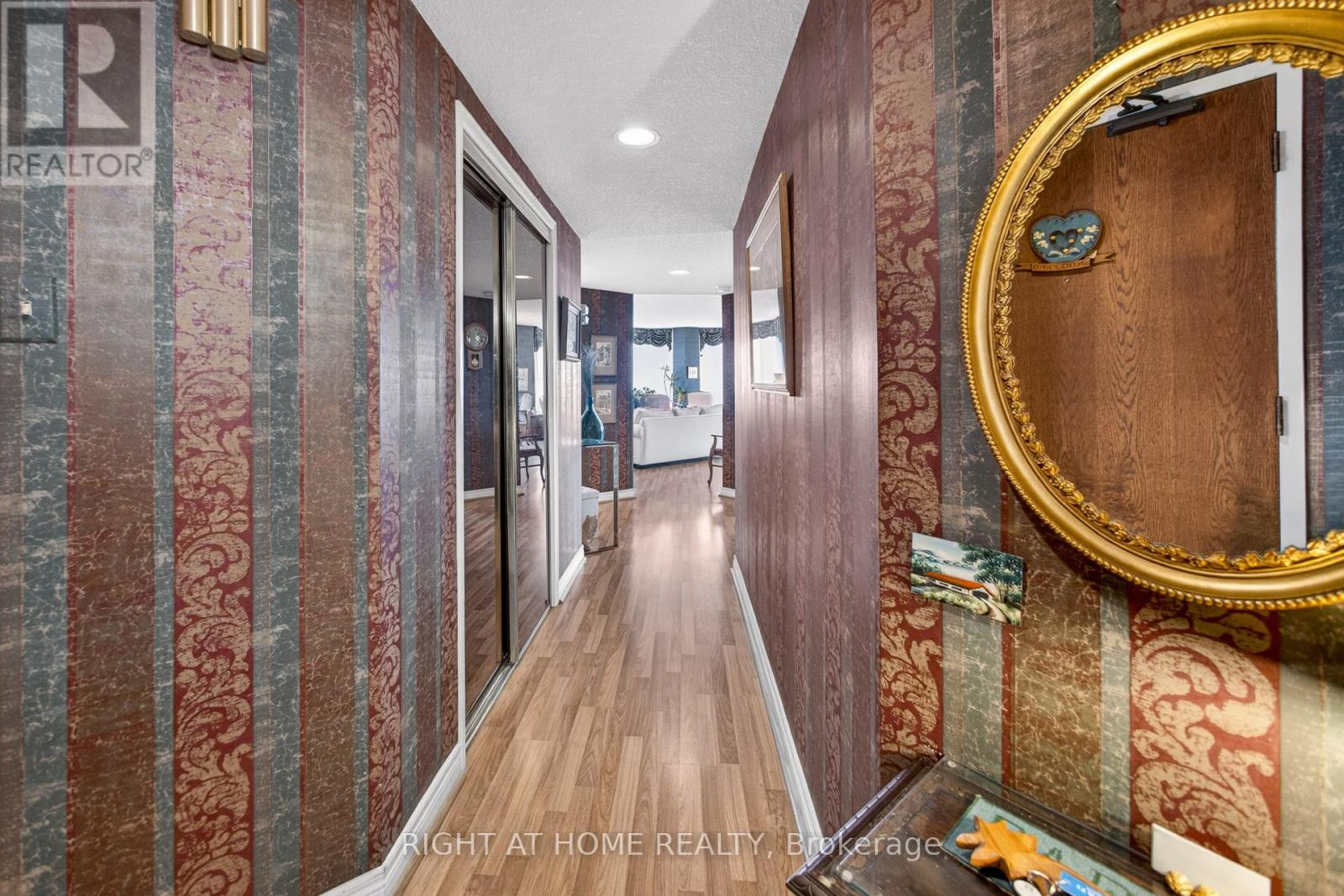 702 - 1901 Pilgrims Way, Oakville, Ontario  L6M 2W9 - Photo 7 - W12903538