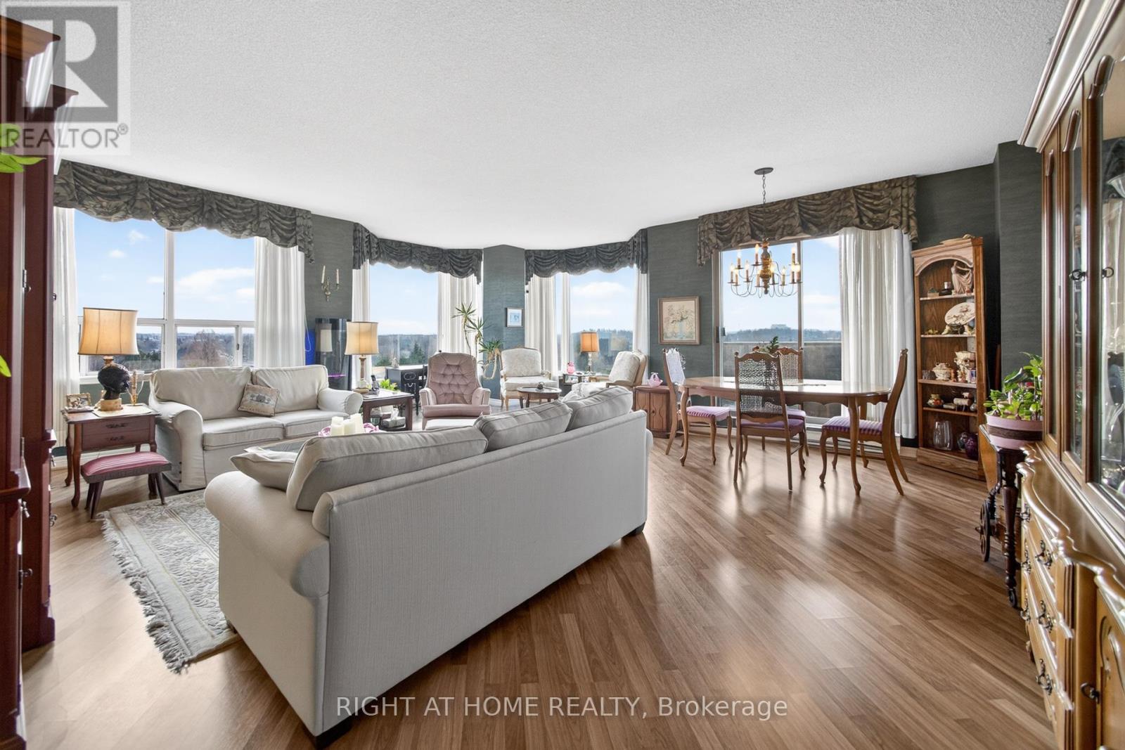 702 - 1901 Pilgrims Way, Oakville, Ontario  L6M 2W9 - Photo 9 - W12903538