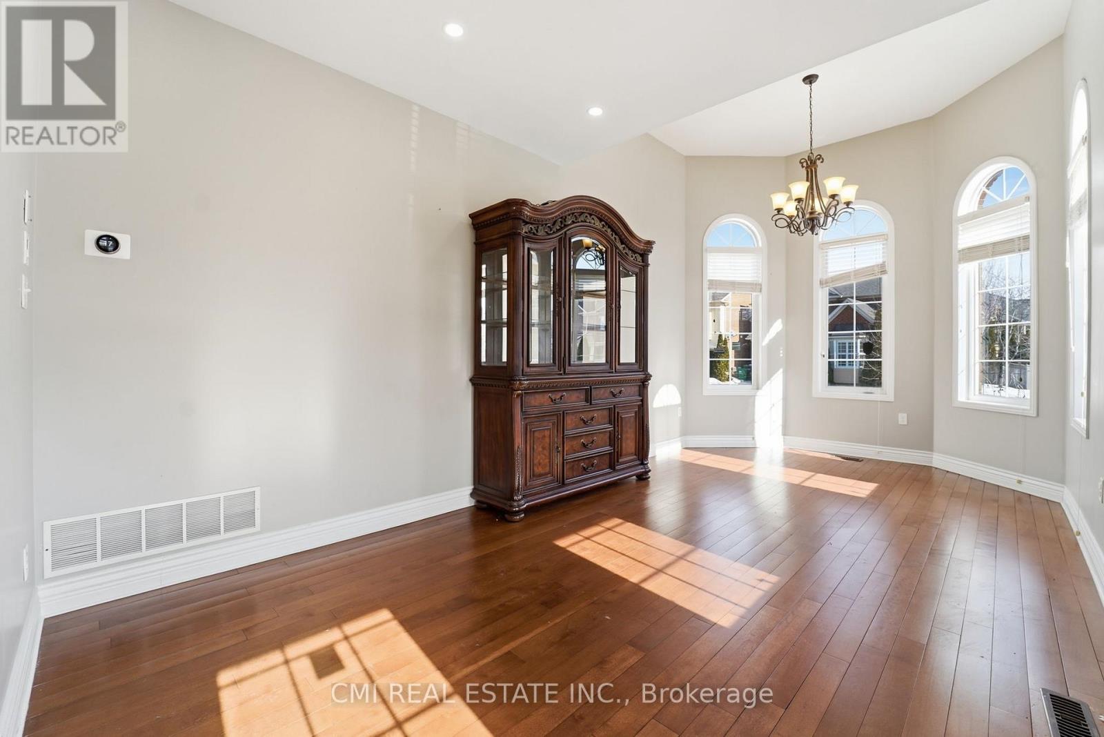 3927 Mayla Drive, Mississauga, Ontario  L5M 7Y9 - Photo 10 - W12903562