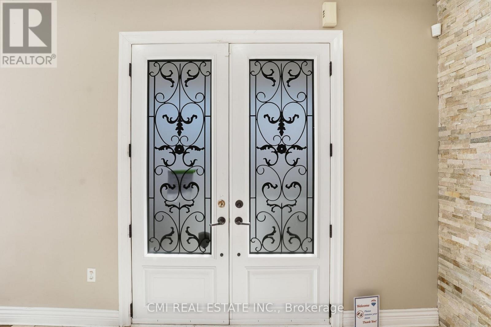 3927 Mayla Drive, Mississauga, Ontario  L5M 7Y9 - Photo 6 - W12903562