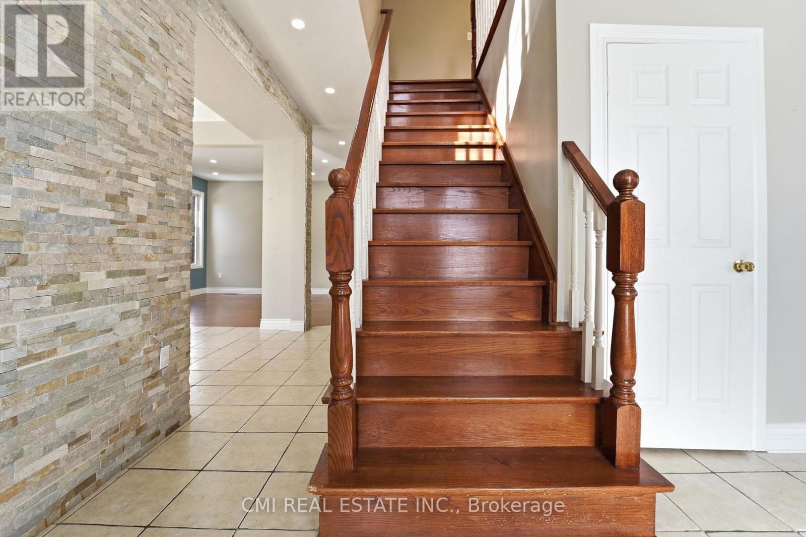 3927 Mayla Drive, Mississauga, Ontario  L5M 7Y9 - Photo 7 - W12903562