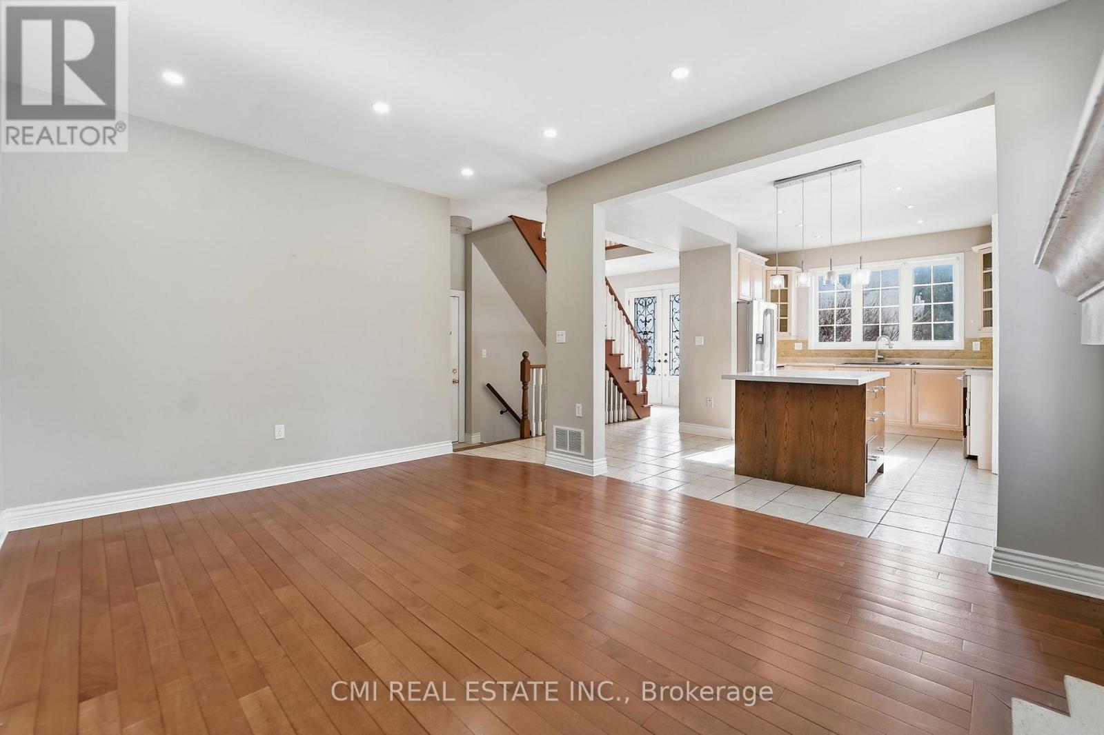 3927 Mayla Drive, Mississauga, Ontario  L5M 7Y9 - Photo 9 - W12903562