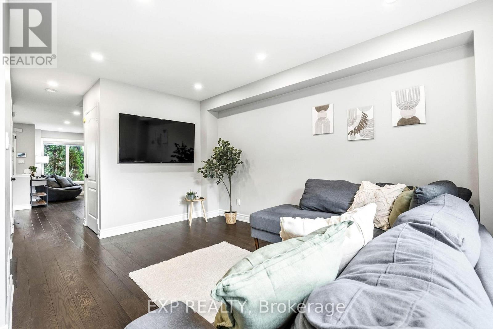 3125 Caulfield Crescent, Mississauga, Ontario  L5M 6J8 - Photo 8 - W12903574