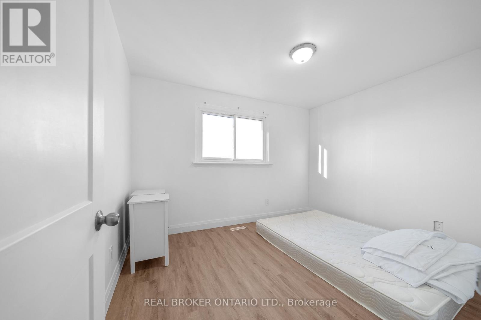 Main - 2518 Harman Court, Mississauga, Ontario  L5J 1T8 - Photo 10 - W12903626