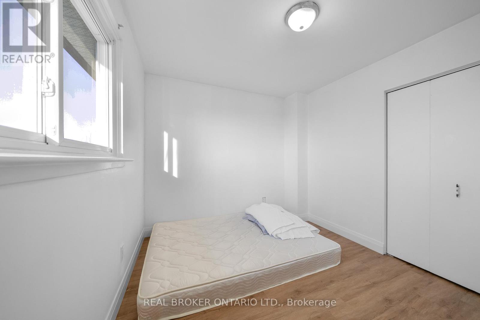 Main - 2518 Harman Court, Mississauga, Ontario  L5J 1T8 - Photo 11 - W12903626