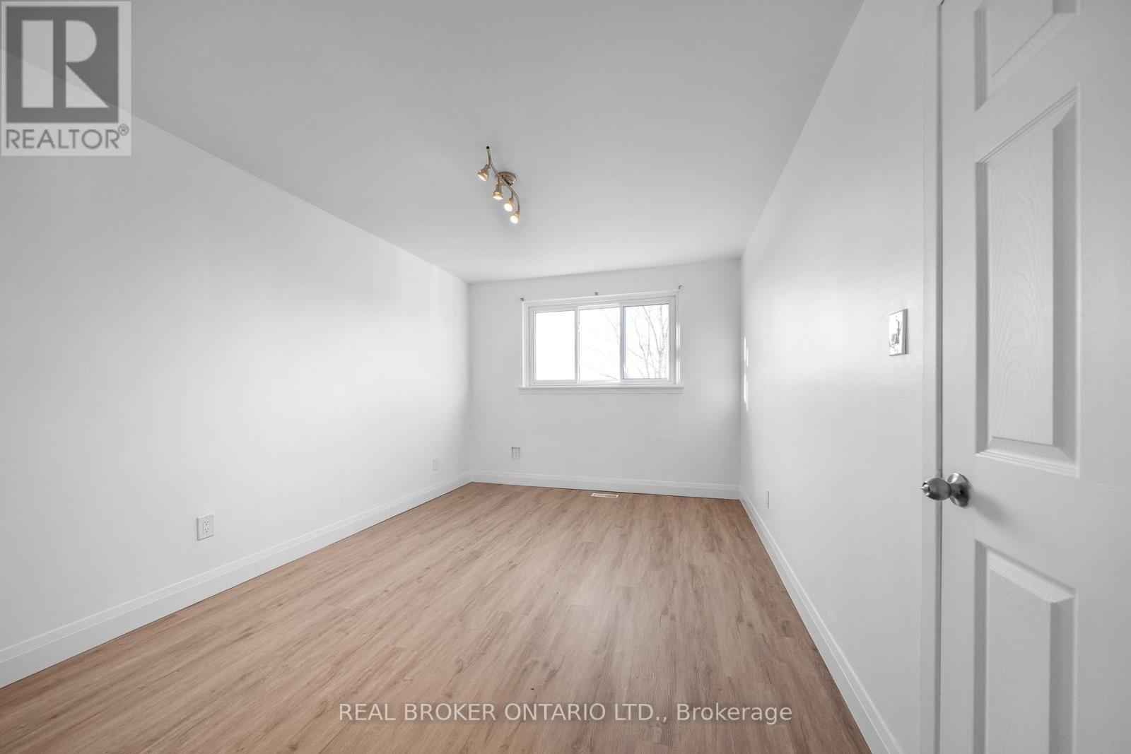 Main - 2518 Harman Court, Mississauga, Ontario  L5J 1T8 - Photo 9 - W12903626