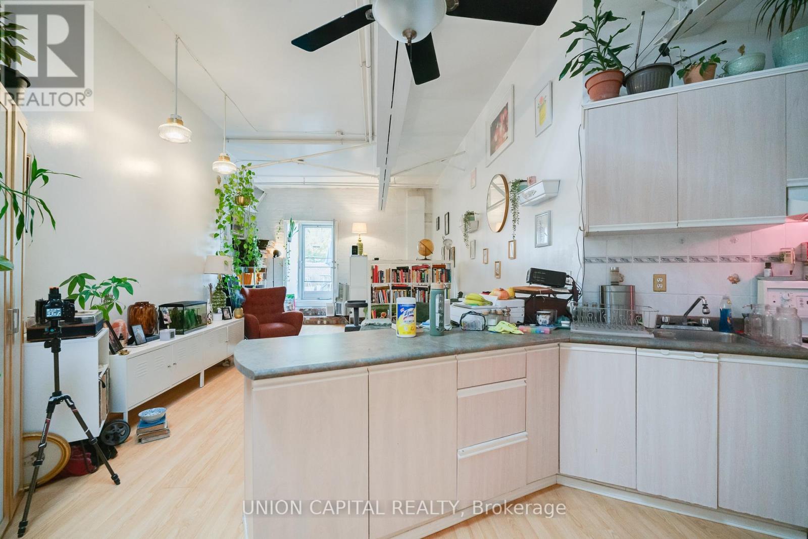 203 - 1463 Davenport Road, Toronto, Ontario  M6H 2H6 - Photo 3 - W12903658