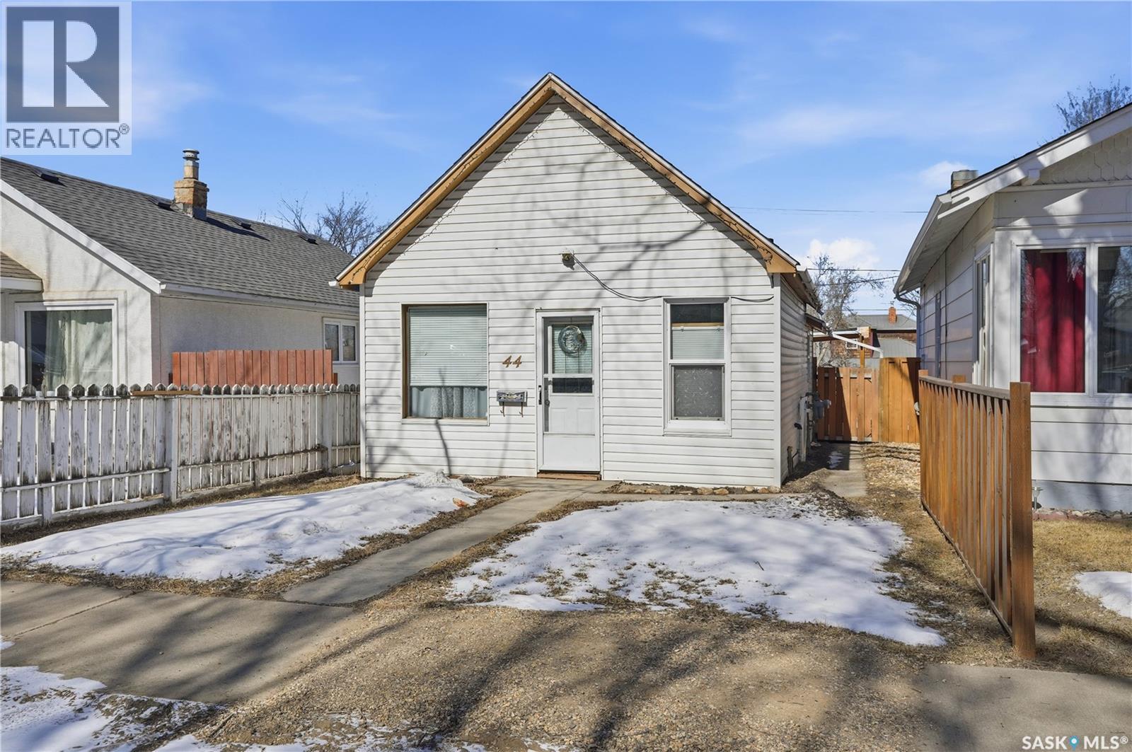 44 Lillooet Street W, Moose Jaw, Saskatchewan  S6H 4Y5 - Photo 1 - SK030903