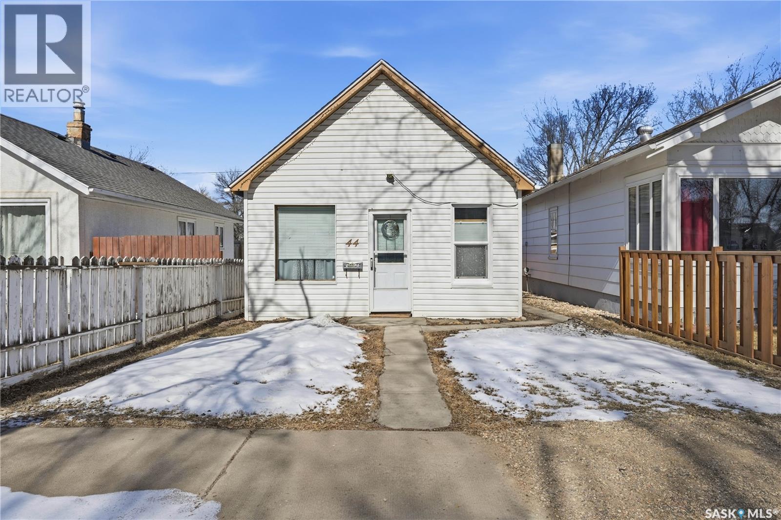 44 Lillooet Street W, Moose Jaw, Saskatchewan  S6H 4Y5 - Photo 2 - SK030903