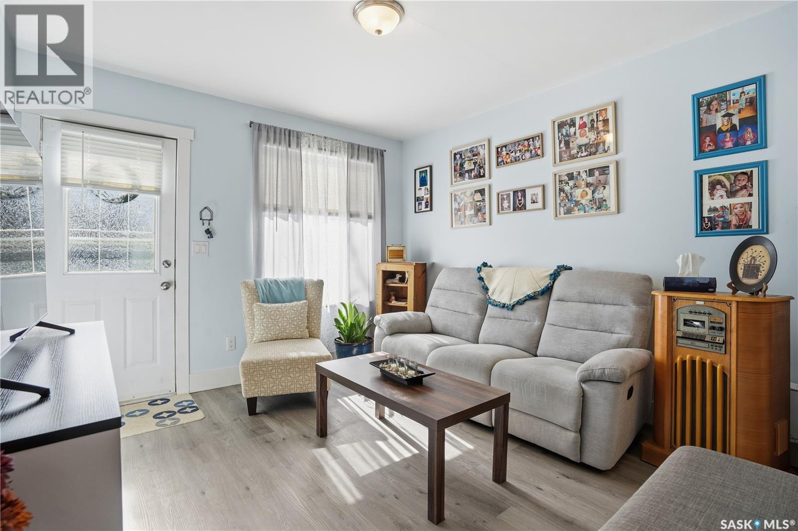 44 Lillooet Street W, Moose Jaw, Saskatchewan  S6H 4Y5 - Photo 3 - SK030903