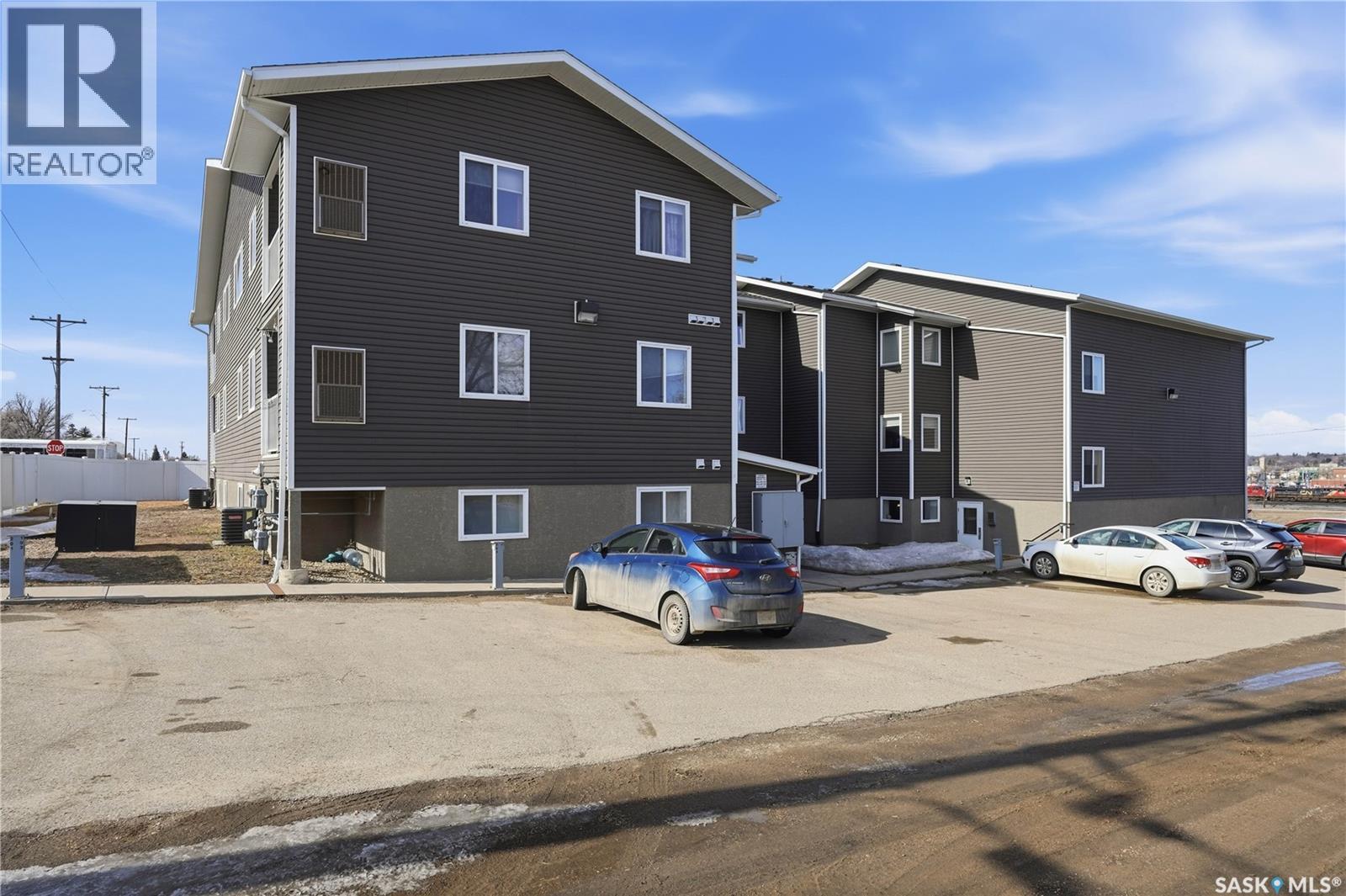 #3 221 Main Street S, Moose Jaw, Saskatchewan  S6H 2R4 - Photo 2 - SK030426