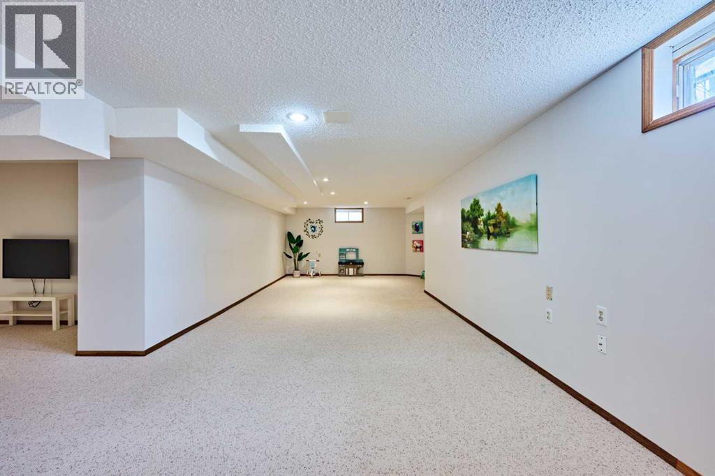 15 Hawkbury Close Nw, Calgary, Alberta  T3G 3N2 - Photo 39 - A2275652