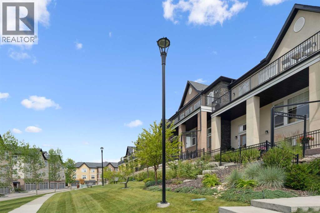 30 Cranbrook Villas Se, Calgary, Alberta  t3m 1z3 - Photo 4 - A2286458