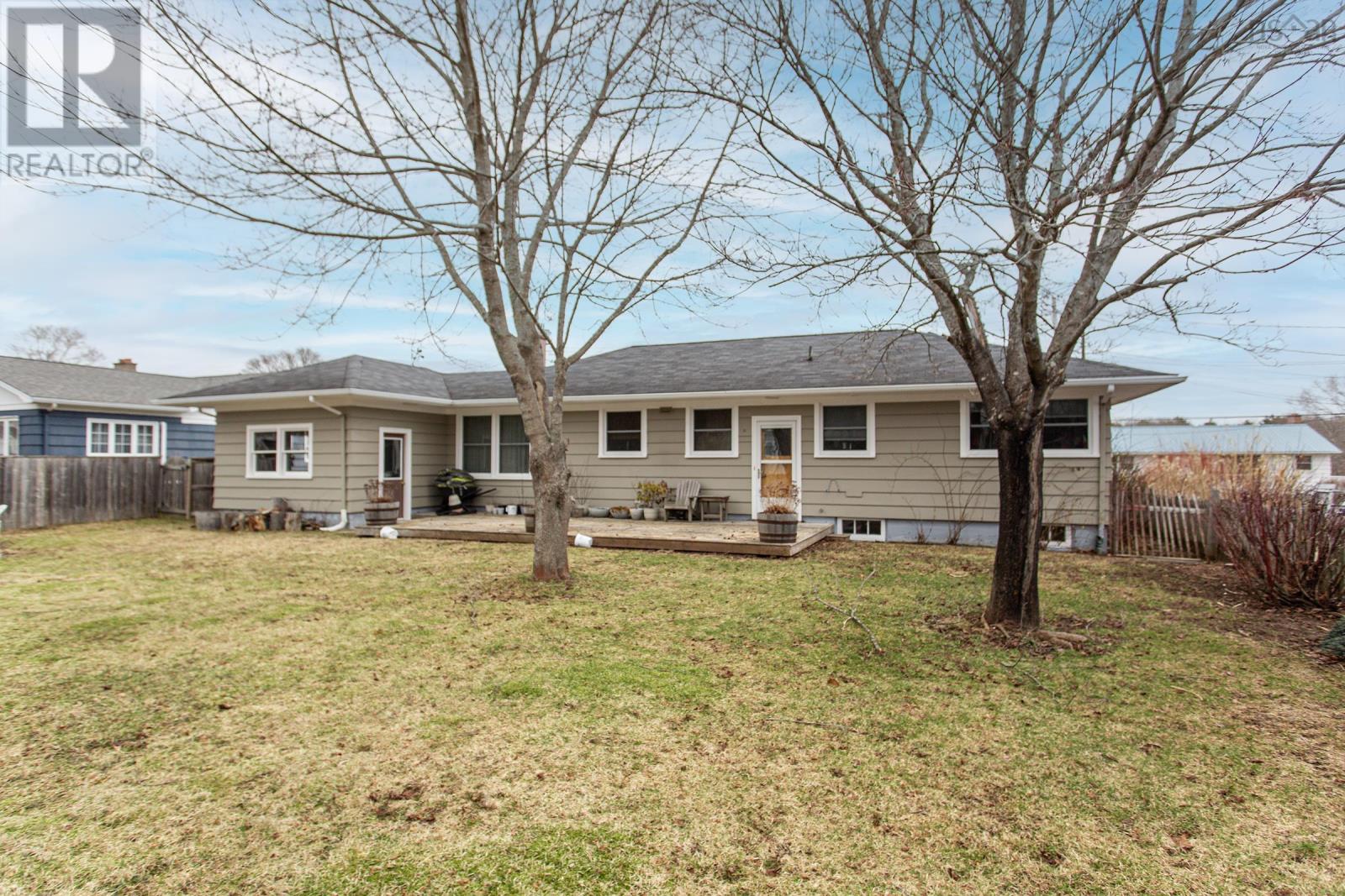 5 Acadia Street, Middleton, Nova Scotia  B0S 1P0 - Photo 5 - 202605044