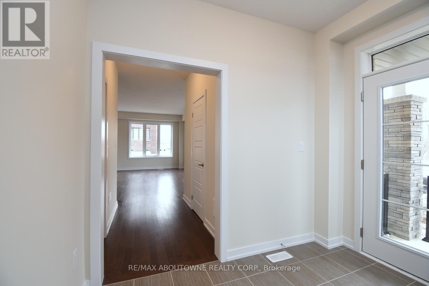 2 Sundin Drive, Haldimand, Ontario  N3W 0H1 - Photo 6 - X12903546