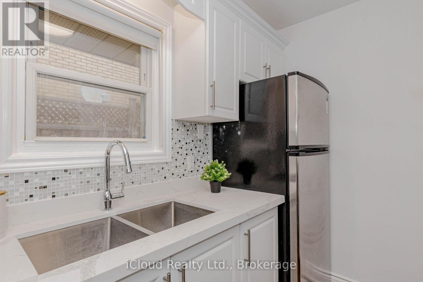 28 Hoffman Street, Kitchener, Ontario  N2M 3M7 - Photo 17 - X12903638