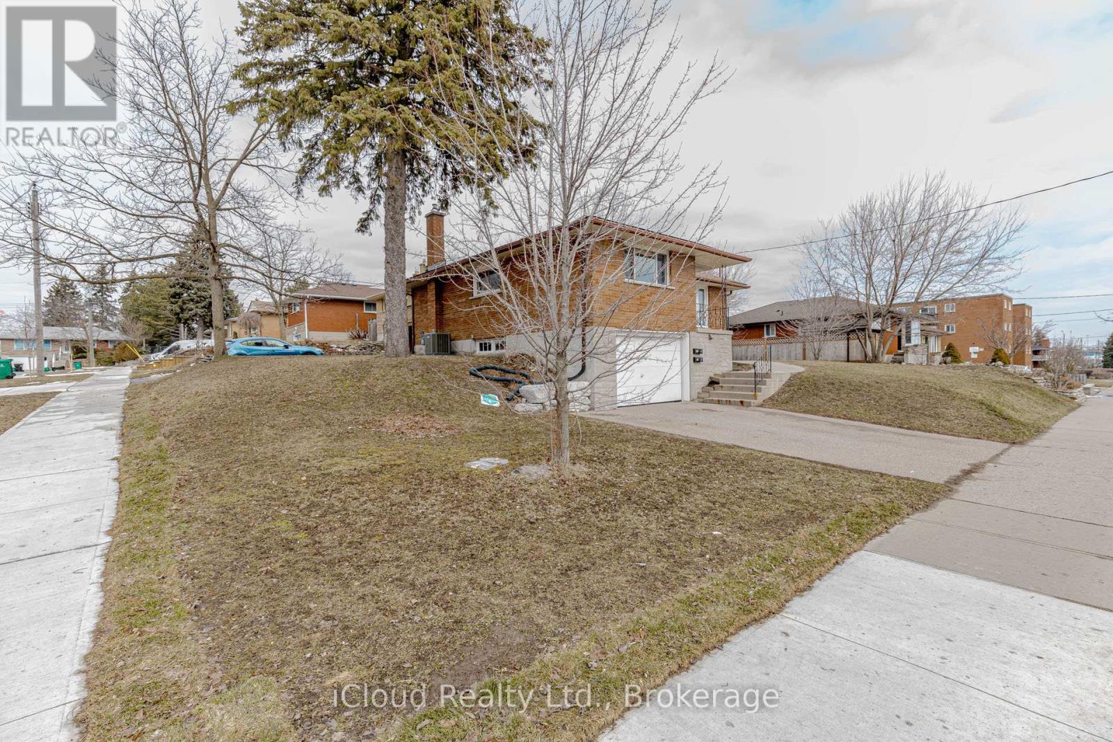 28 Hoffman Street, Kitchener, Ontario  N2M 3M7 - Photo 3 - X12903638