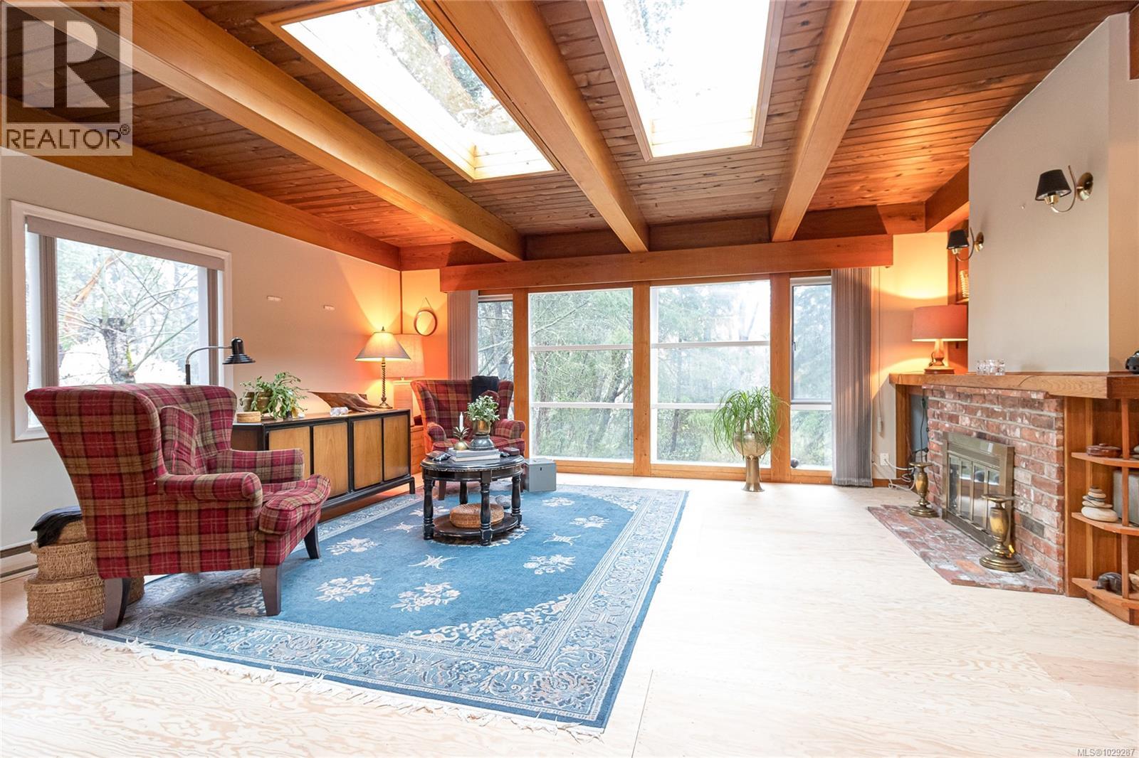 8050 Rae-Leigh Pl, Central Saanich, British Columbia  V8M 1S2 - Photo 1 - 1029287