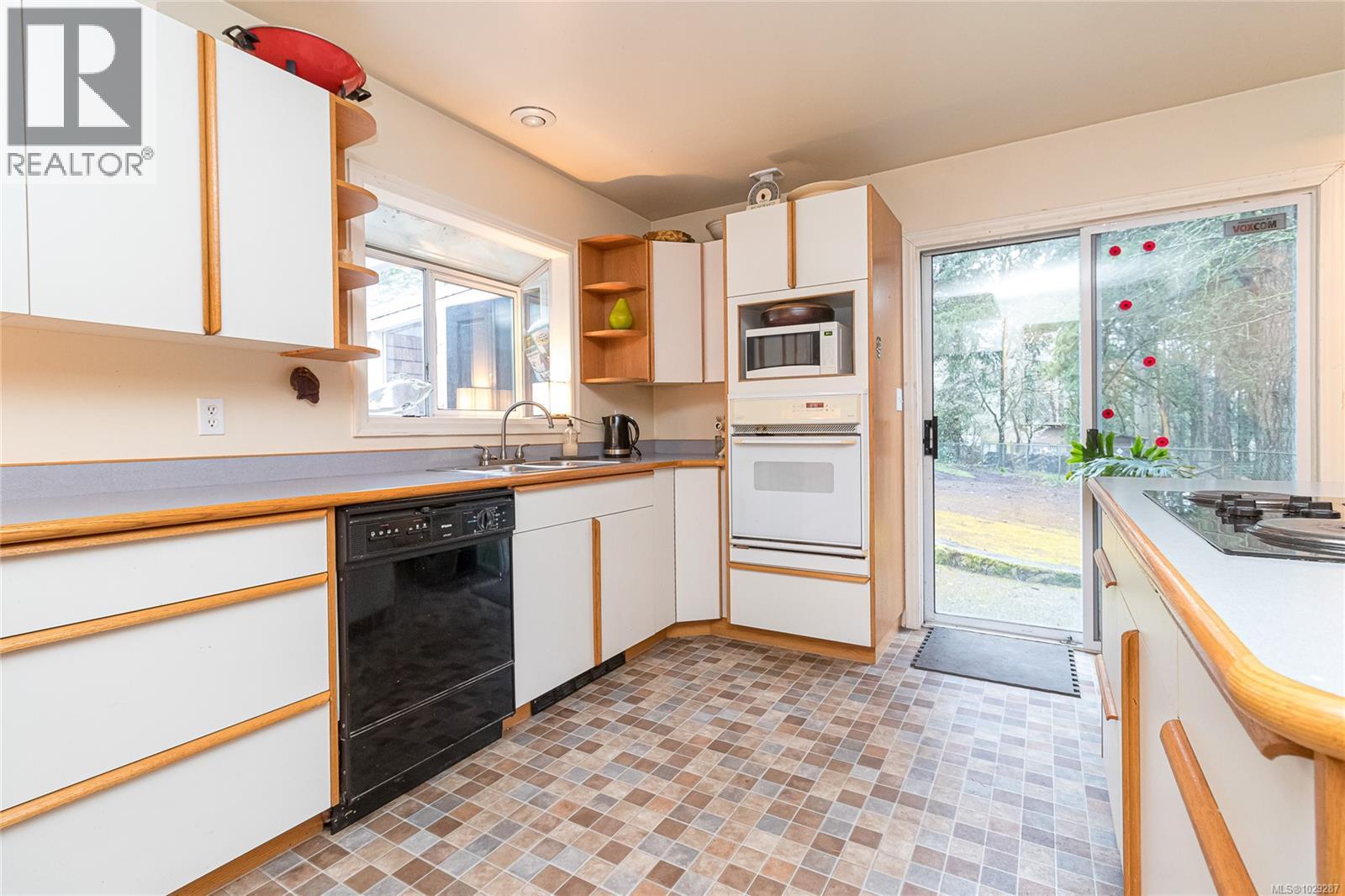 8050 Rae-Leigh Pl, Central Saanich, British Columbia  V8M 1S2 - Photo 12 - 1029287