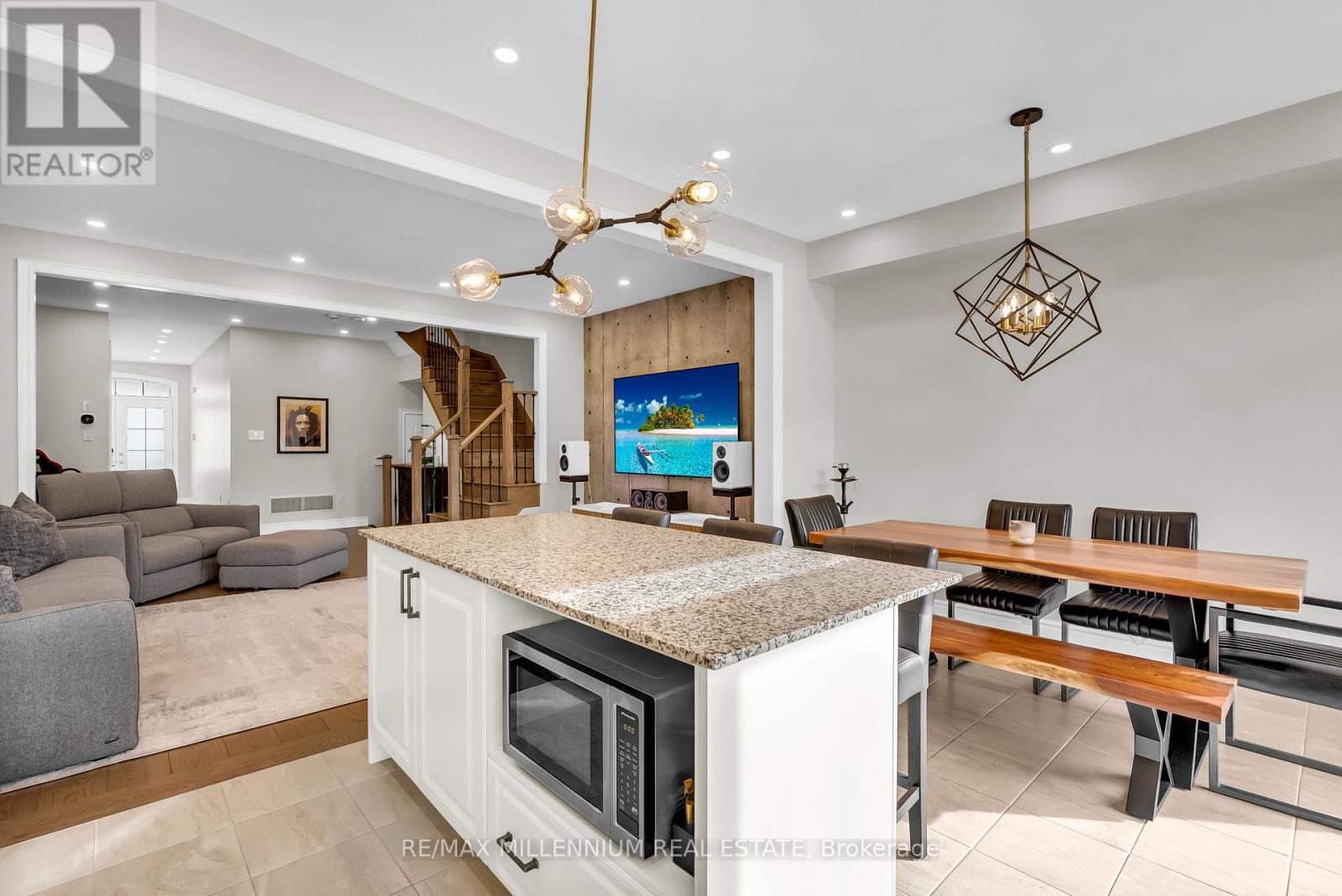 49 Zenith Avenue, Vaughan, Ontario  L4H 4K9 - Photo 13 - N12902736