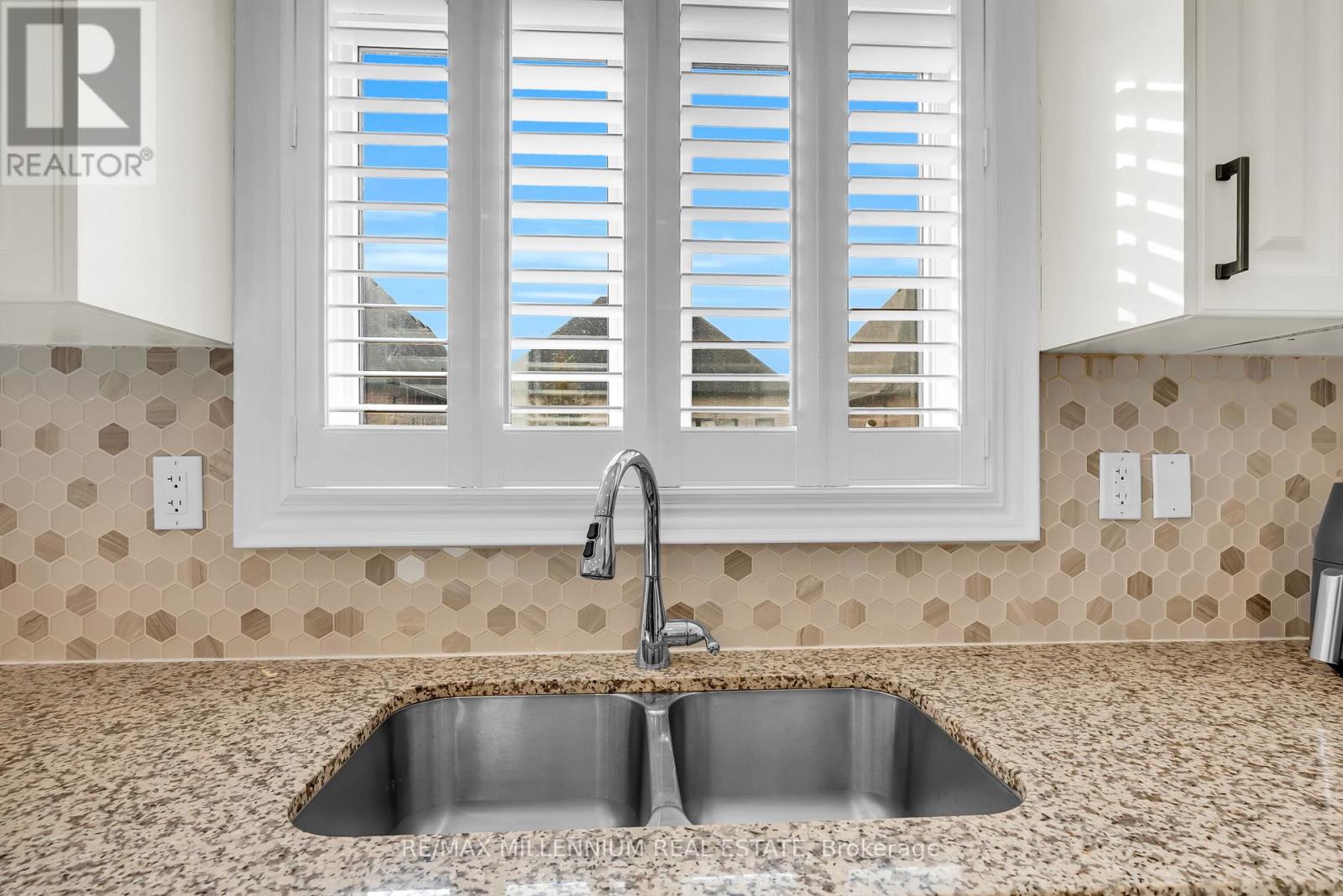 49 Zenith Avenue, Vaughan, Ontario  L4H 4K9 - Photo 16 - N12902736