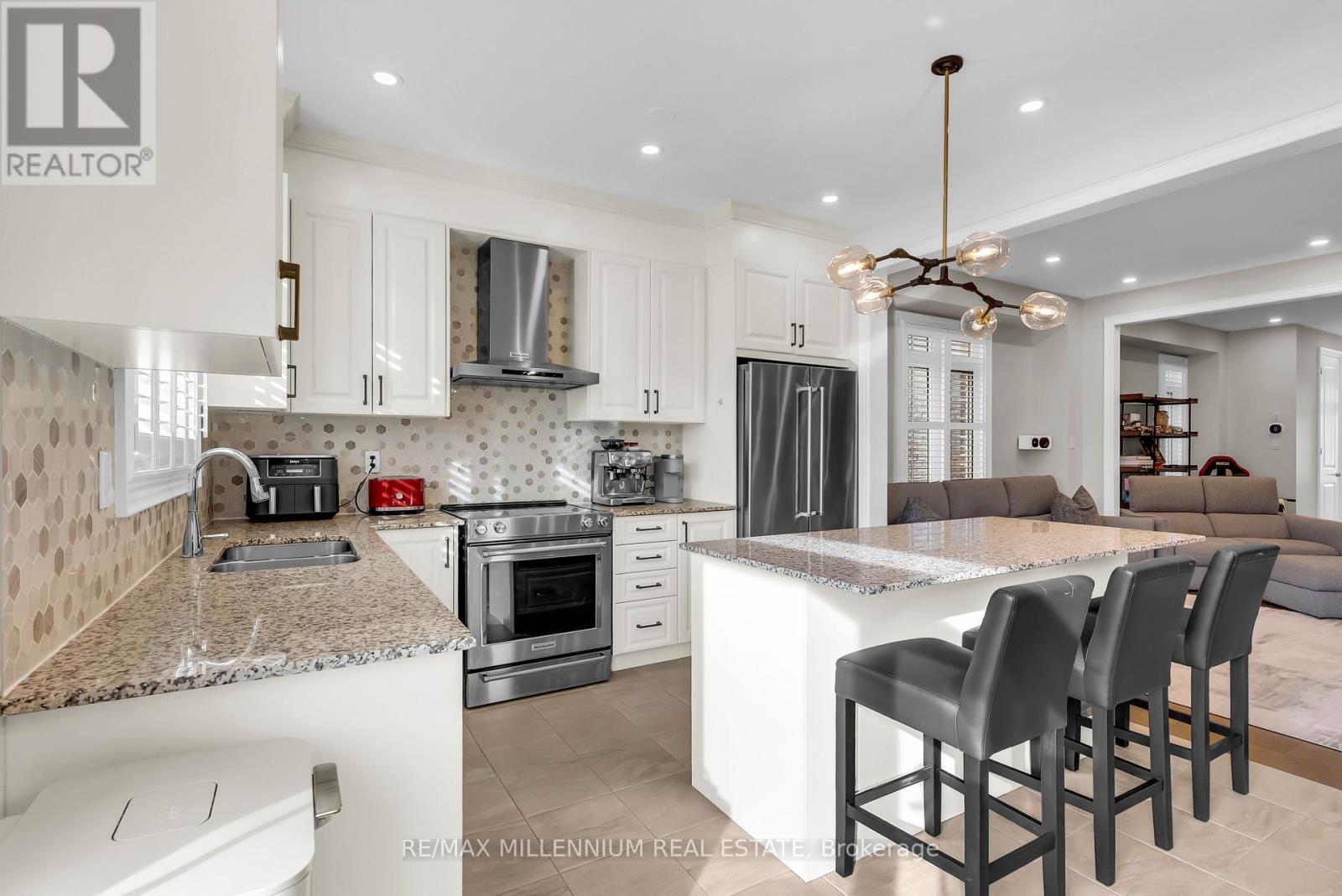 49 Zenith Avenue, Vaughan, Ontario  L4H 4K9 - Photo 18 - N12902736