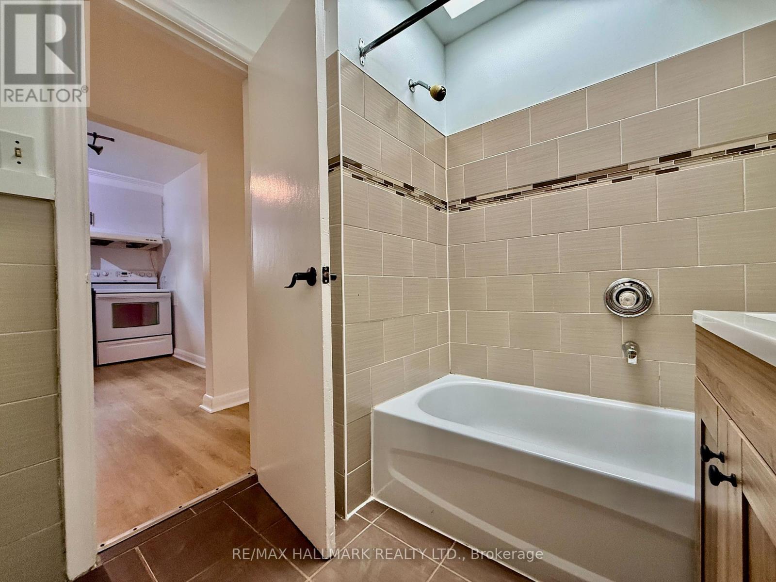 Upper - 314 Browns Line, Toronto, Ontario  M8W 3W2 - Photo 4 - W12825740