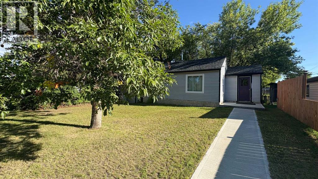 1206 6 Avenue, Wainwright, Alberta  T9W 1G2 - Photo 1 - A2205683