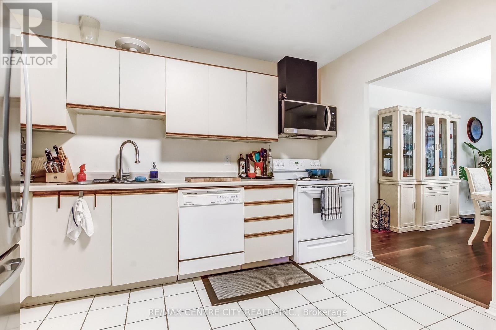 Photo 10 of 37 for 205 - 549 Ridout Street N