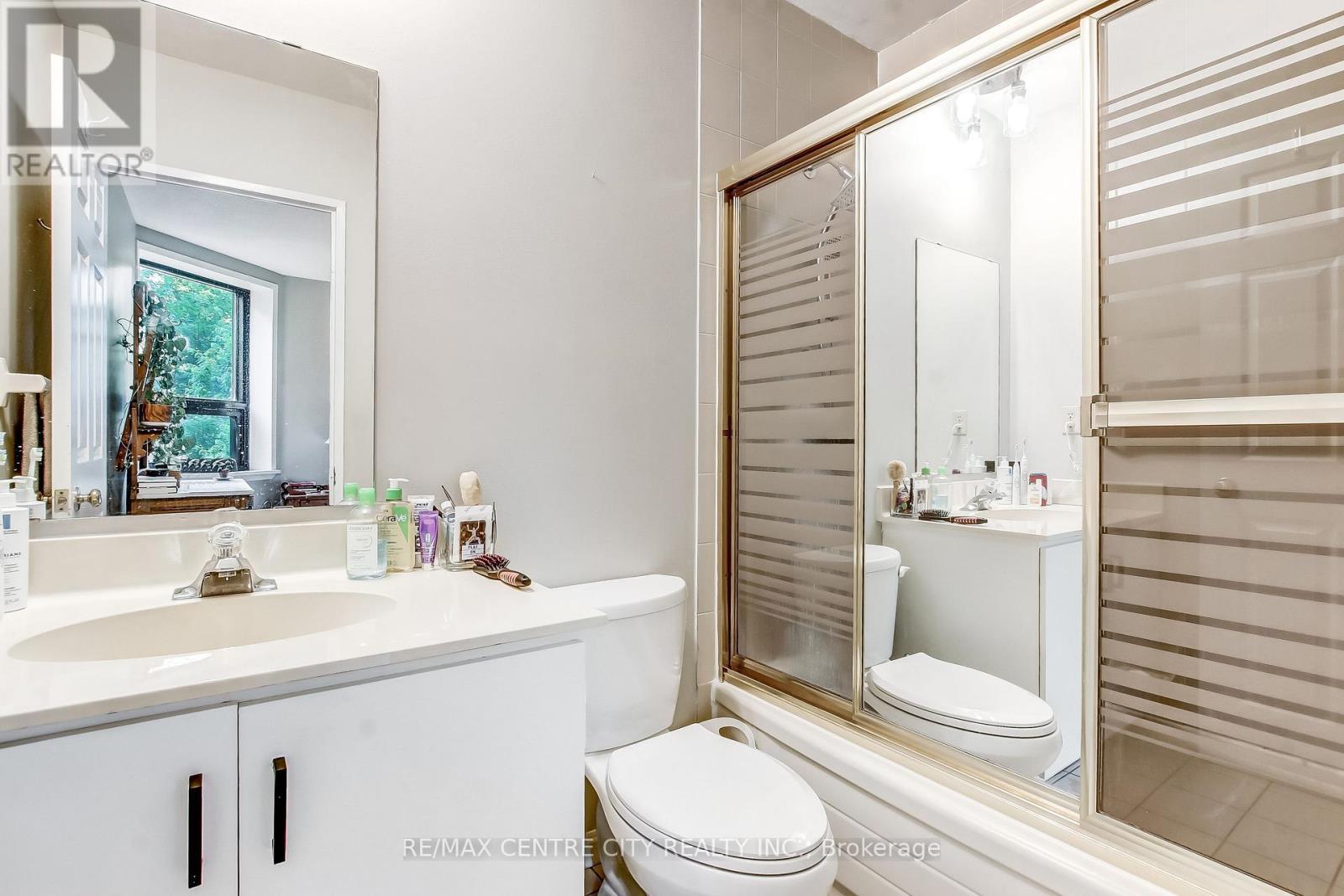 Photo 20 of 37 for 205 - 549 Ridout Street N