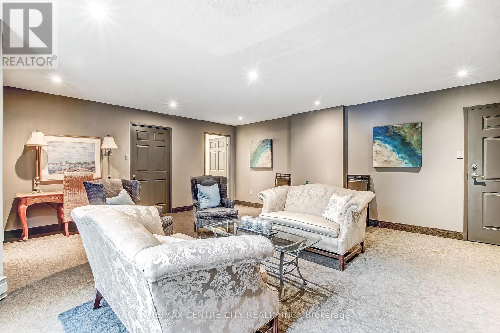 Photo 21 of 37 for 205 - 549 Ridout Street N