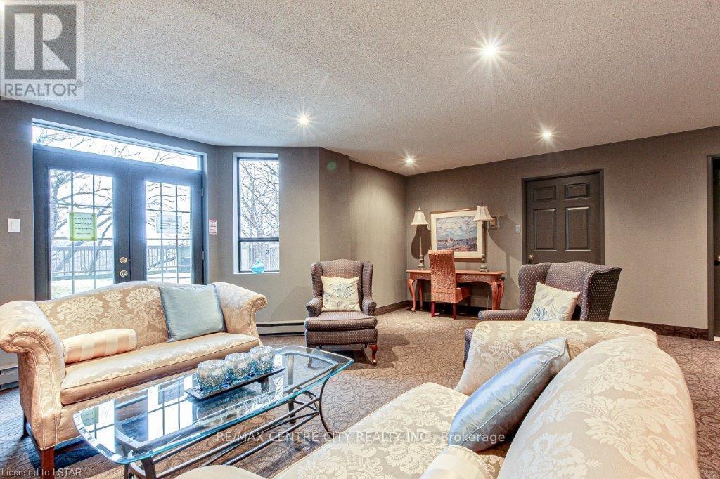 Photo 23 of 37 for 205 - 549 Ridout Street N