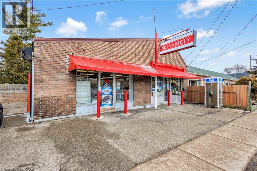 215 Grand River Avenue, Brantford, Ontario  N3T 4Y3 - Photo 1 - 40810836