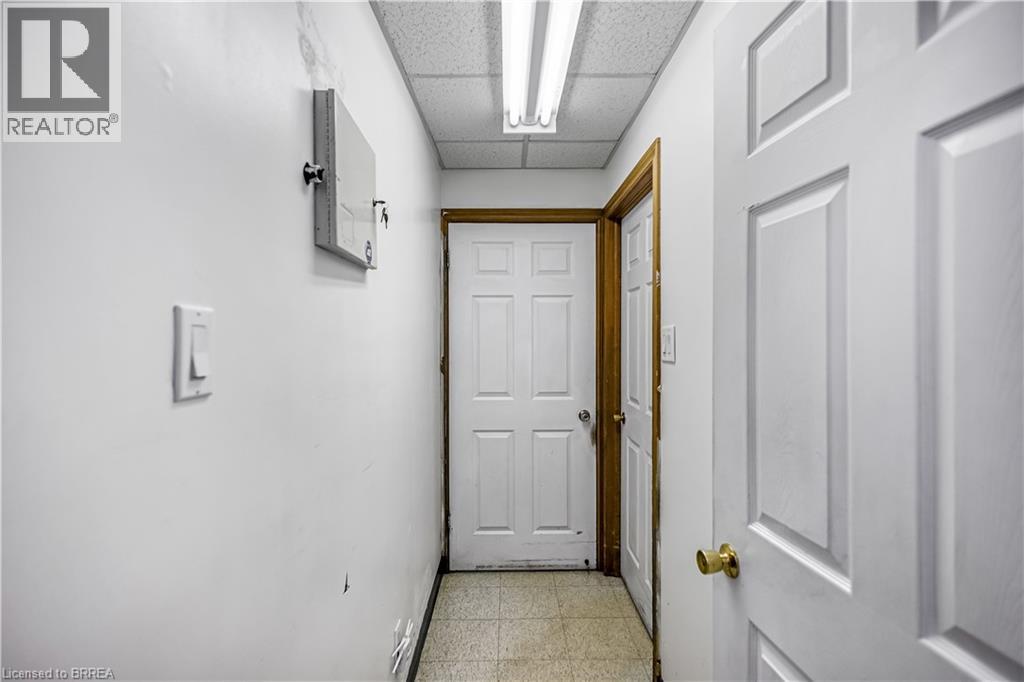 215 Grand River Avenue, Brantford, Ontario  N3T 4Y3 - Photo 17 - 40810836